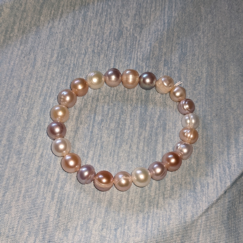 Freshwater pearl bracelet